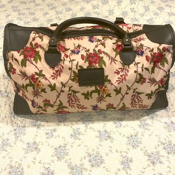 Laura Ashley Handbags - Laura Ashley Overnight Bag No 1 Floral matching Handles A Gorgeous must have Bag